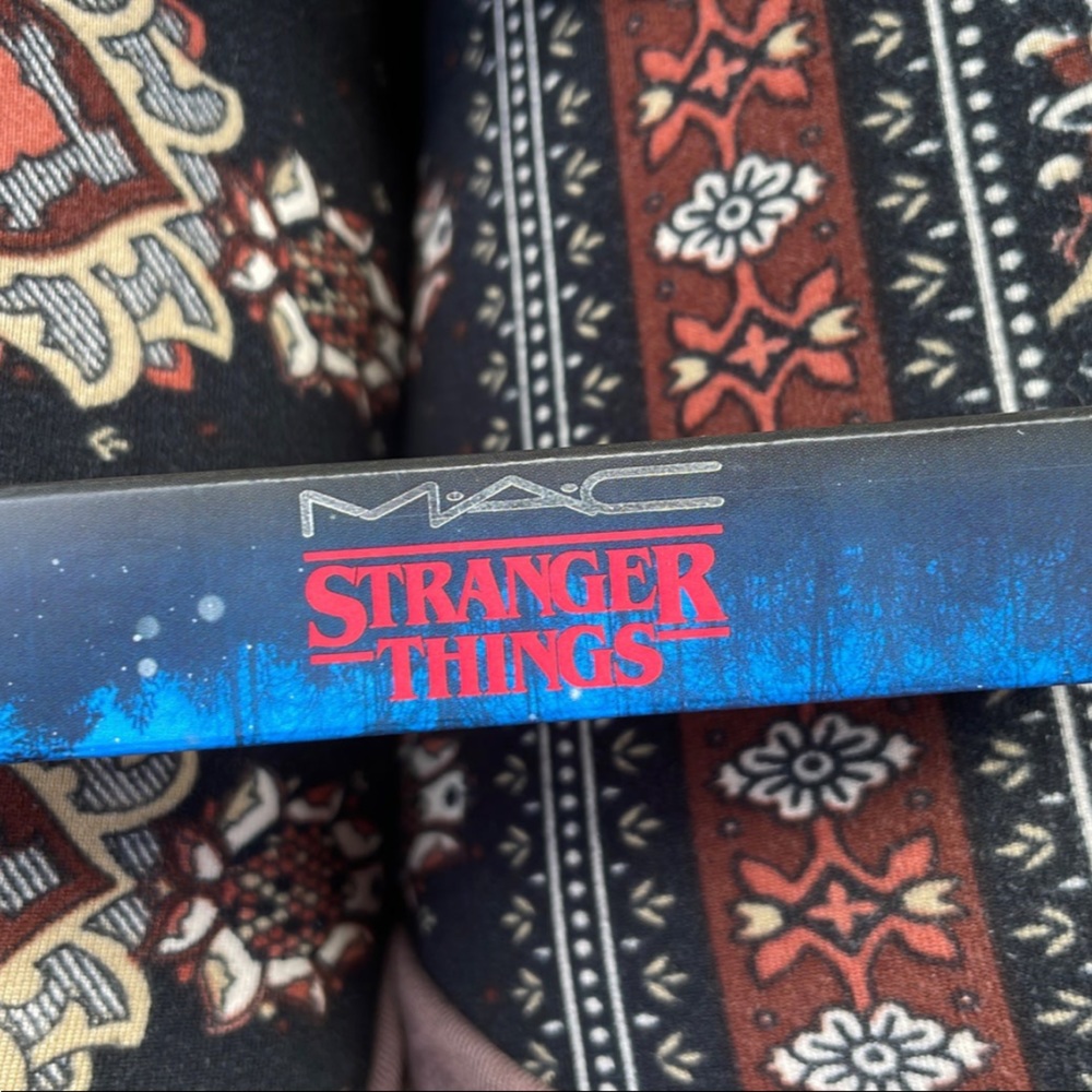 Stranger things Mac lipgloss